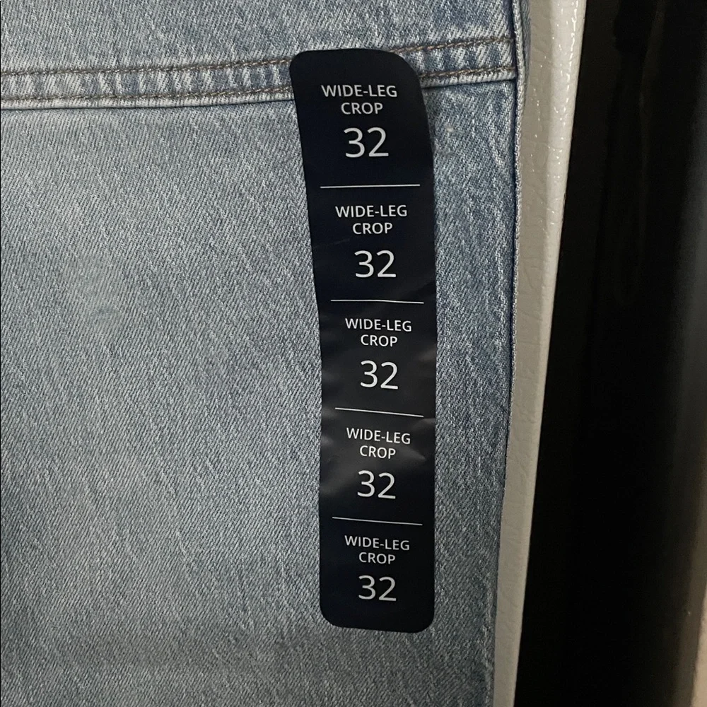 J.Crew Women’s Size 32 NWT‎ Wide Leg Crop Light Wash Jeans New Trendy